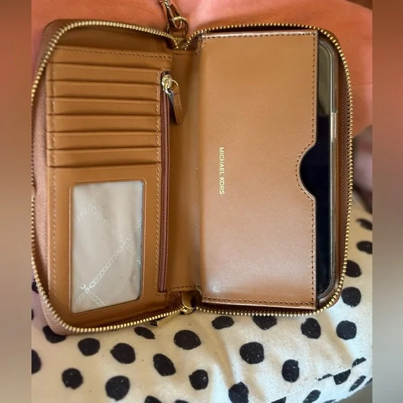 Michael Kors Jet Set Signature Logo Smartphone Wristlet Wallet - Picture 11 of 13